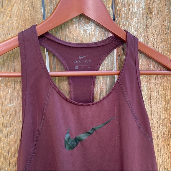 NIKE Dri-Fit Women's Maroon Burgundy Racerback Mesh Tank Top Size Small - Picture 5 of 8